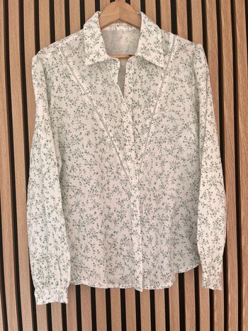 Chemise blanche petites fleurs vertes