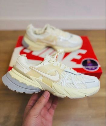 Nike V2k run White Pale Ivory Taille 36.5