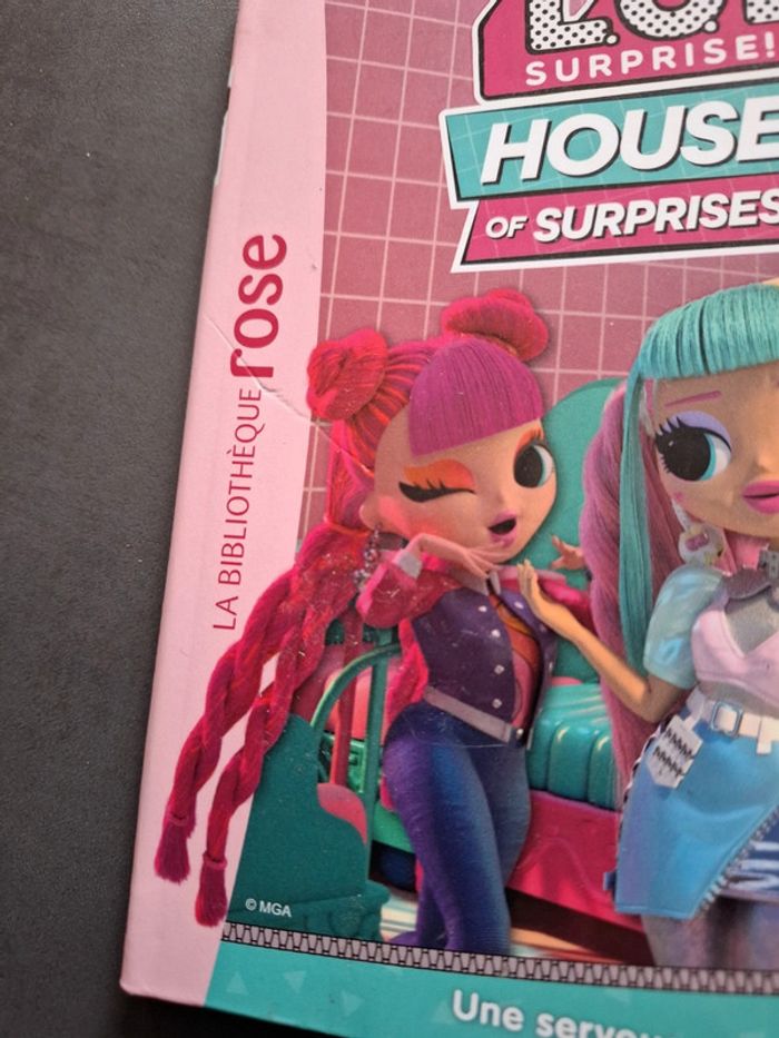 Livre bibliothèque rose LOL surprise tome 2 une serveuse renversante - photo numéro 2