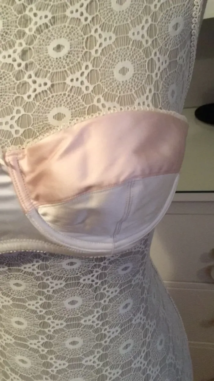 Soutien-gorge sans bretelles - photo numéro 2