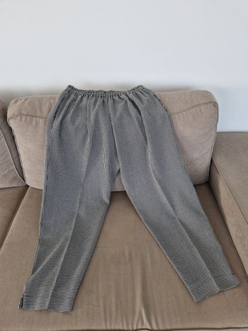 Pantalon à carreaux blanc et noir