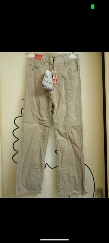 Magnifique pantalon On The Town velours côtelé. Taille 8 ans