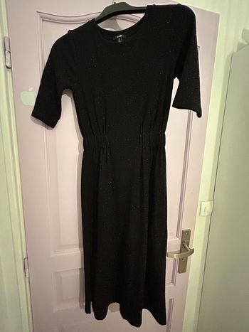 Robe noire pailletée