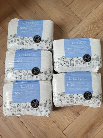 5 Paquets de couches lillydoo taille 2 neufs