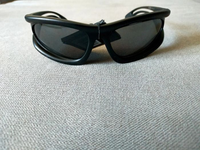 Lunettes de soleil noires – style sport et urbain - photo numéro 6