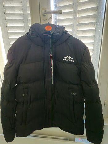 Doudoune ALPHA noire à capuche – Taille S – Neuve avec étiquette