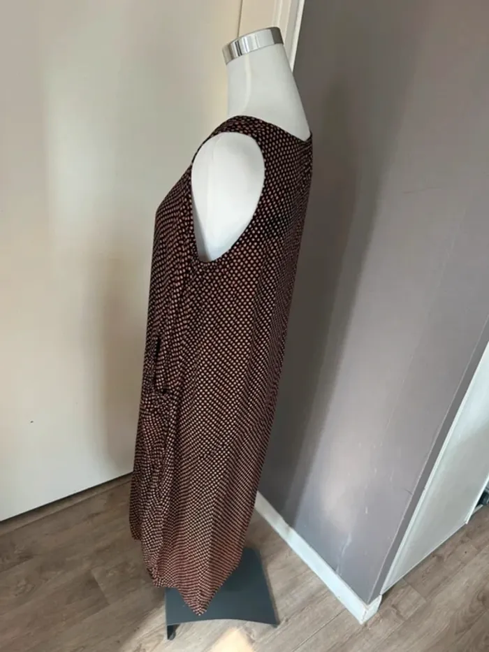 La fée Maraboutée robe longue été coupe déstructurée oversize noir à pois orange - photo numéro 8