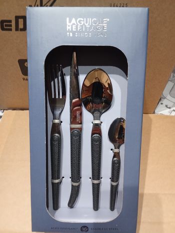 Set de couverts laguiole neuf 