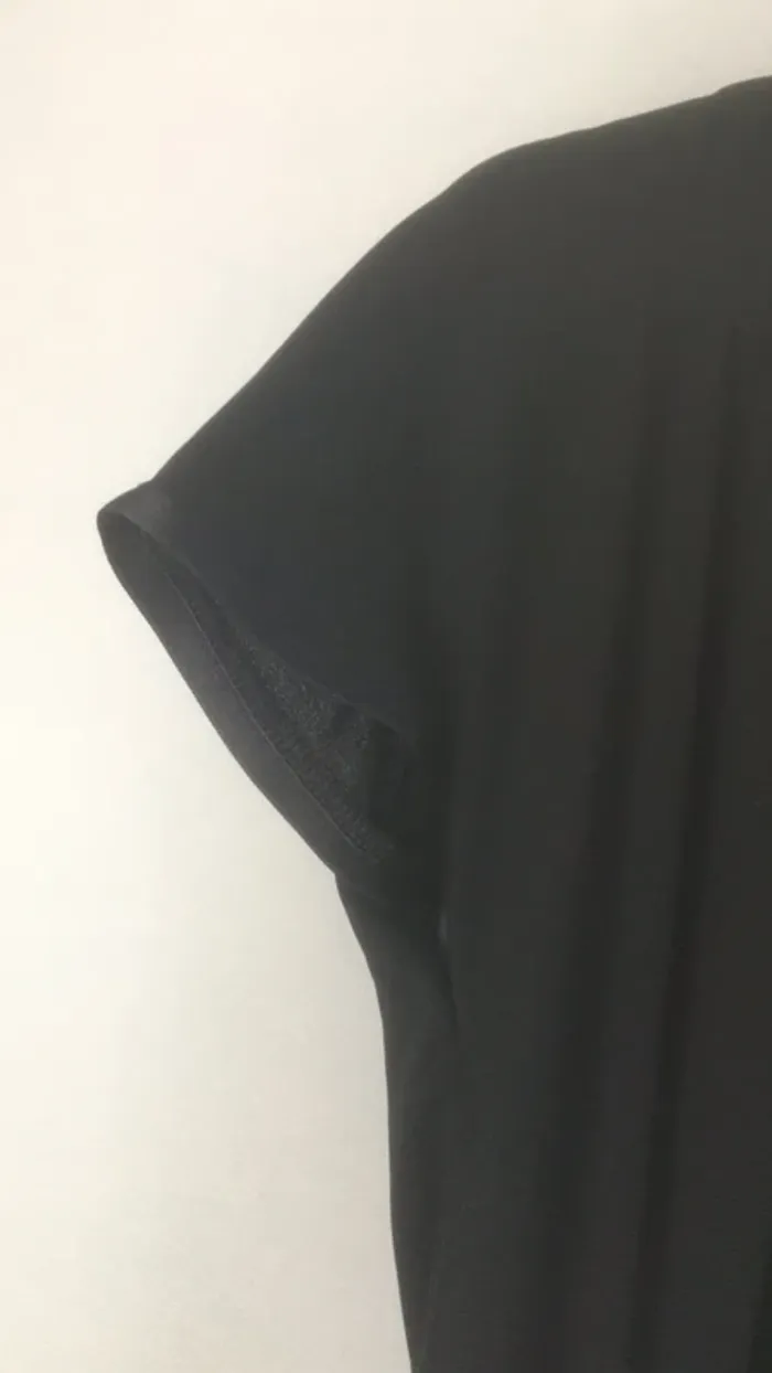 Robe noire col V - photo numéro 2