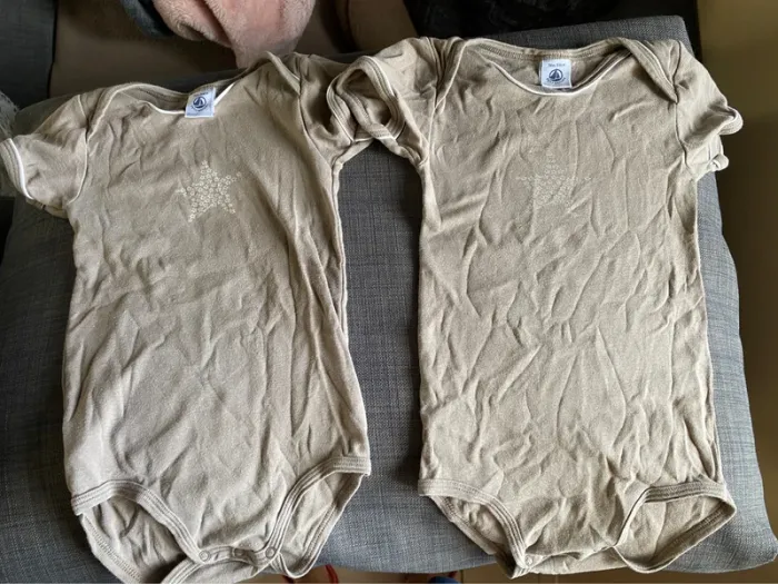 Lot de deux bodies manches courtes Petit Bateau 36mois