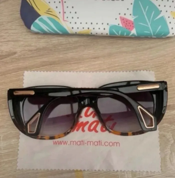 Lunette soleil excellent état 🍭🍭 - photo numéro 9