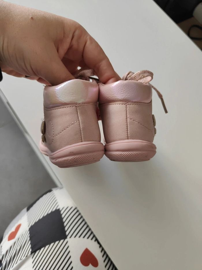 Chaussures t.22 quasi neuves - photo numéro 3