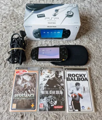 Lot Console PlayStation Portable PSP en Boîte + 3 Jeux