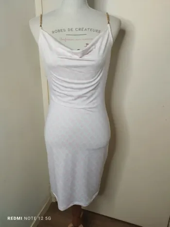 Très belle robe taille M/L