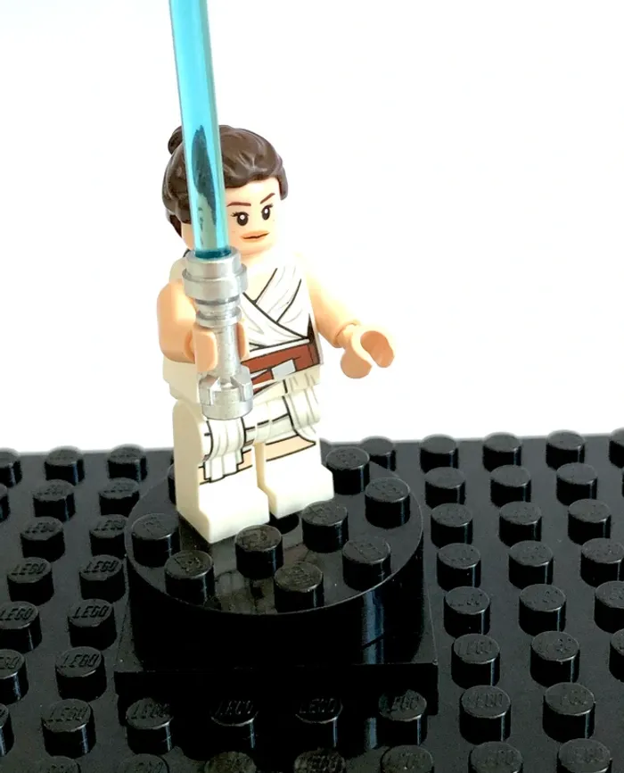 LEGO Star Wars episode 9 - Rey, white tied robe - photo numéro 7