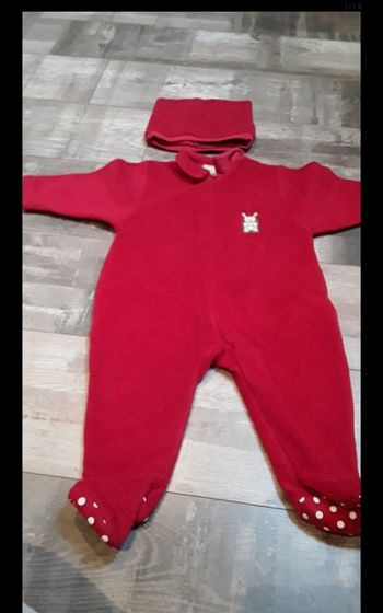 Grenouillere rouge avec bonnet