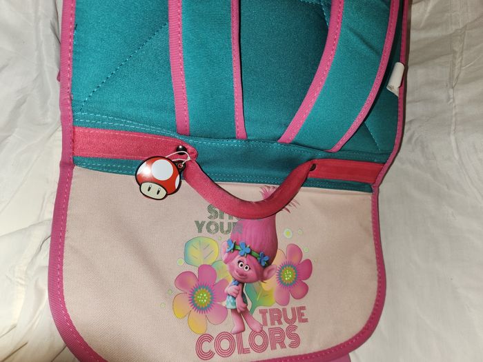 🌹🎒 Cartable 31*37 très peu servi - photo numéro 3