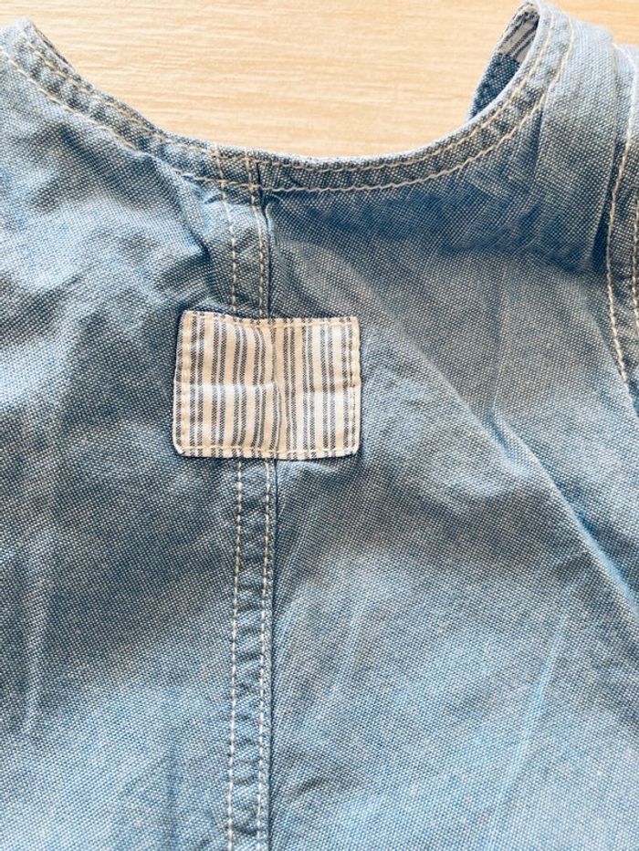 Salopette short en jeans h&m 1 mois/ 2 mois - photo numéro 3