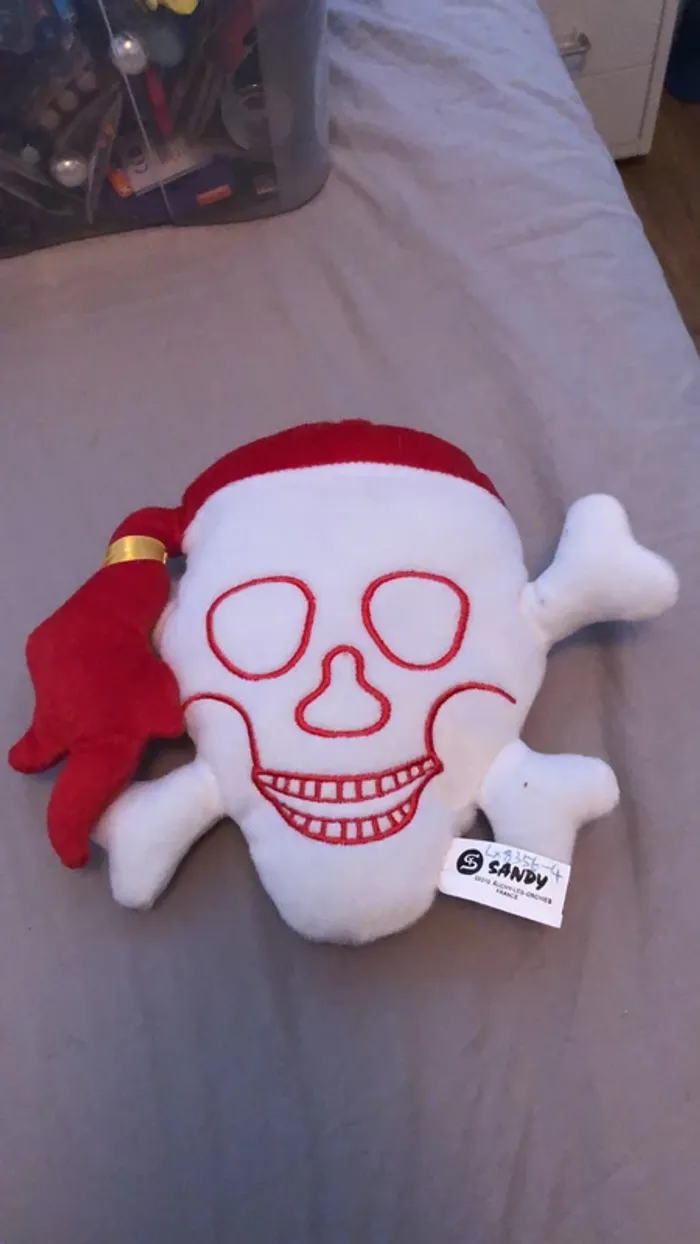 Tête de mort peluche