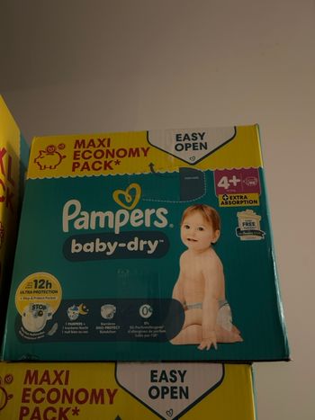 Couches Pampers taille 4+