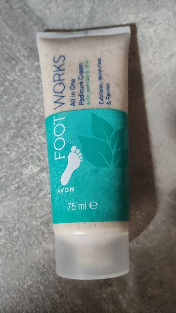 Crème gommage pieds Avon