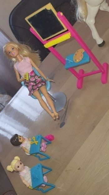 Barbie maîtresse d'école