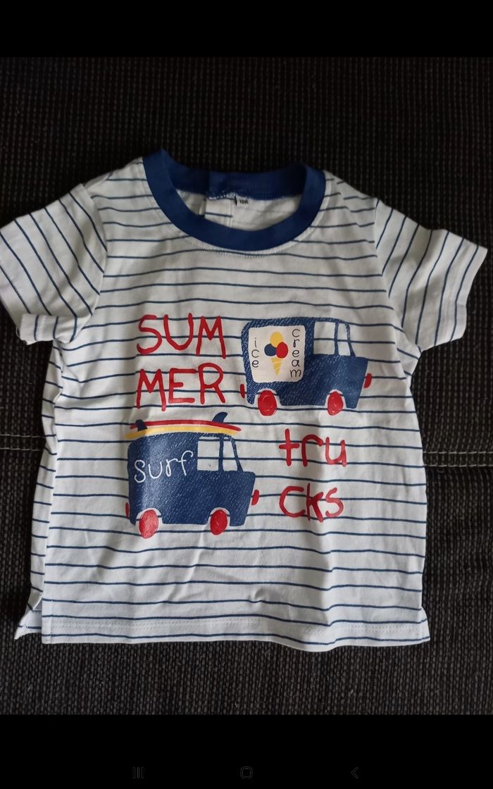Tee-shirt à motif blanc rayé bleu