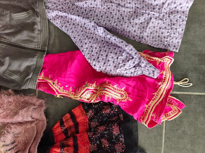 Lot vêtements fille 8 ans - photo numéro 3