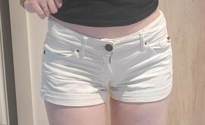 Short blanc strié court 100% Coton de marque Stradivarius - photo numéro 4