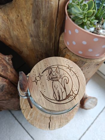 Joli pot en verre avec couvercle gravé Jiji Studia Ghibli + cuillère en bois