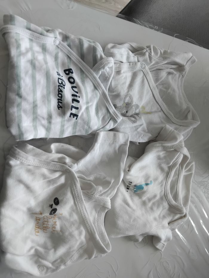 Lot 9 bodys 3 mois