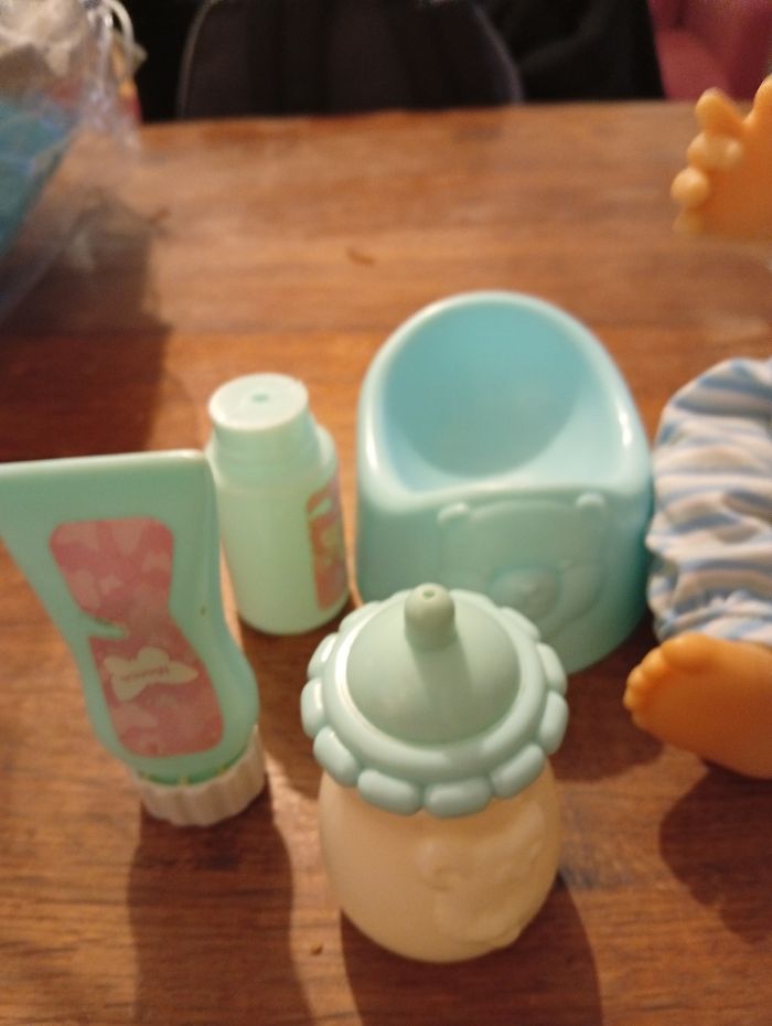 Poupon Manon et ses accessoires - photo numéro 3