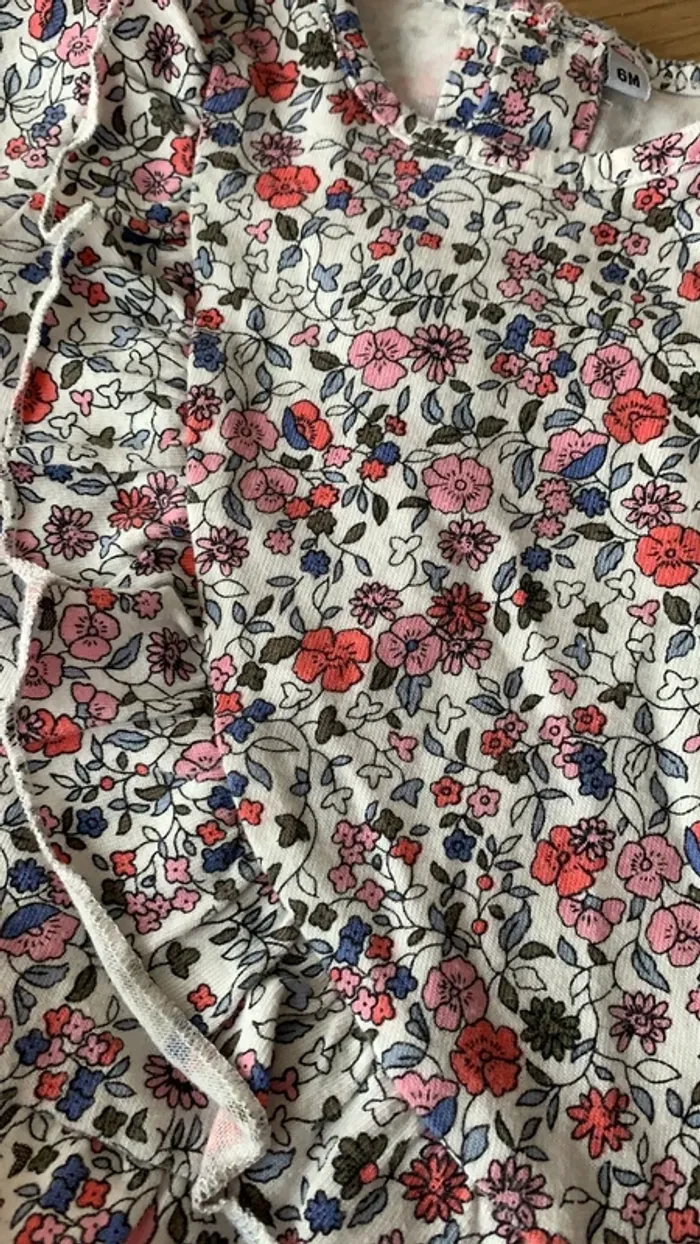 T-shirt fleuri 6 mois - photo numéro 4