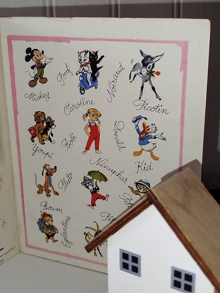 📚 Vintage Hachette Les albums Roses Minouchet fait de la peinture 🫟 - photo numéro 3