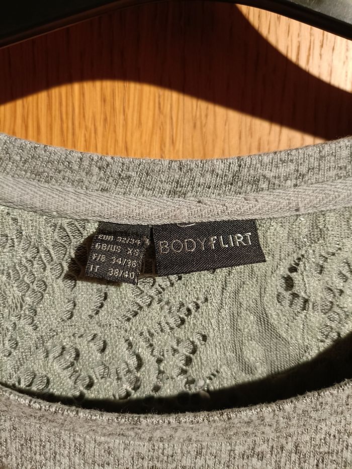 Pull a dentelle - photo numéro 2