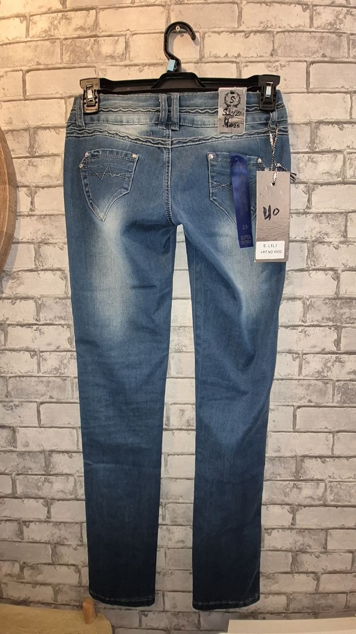 Jean neuf femme – Taille 38 - photo numéro 3