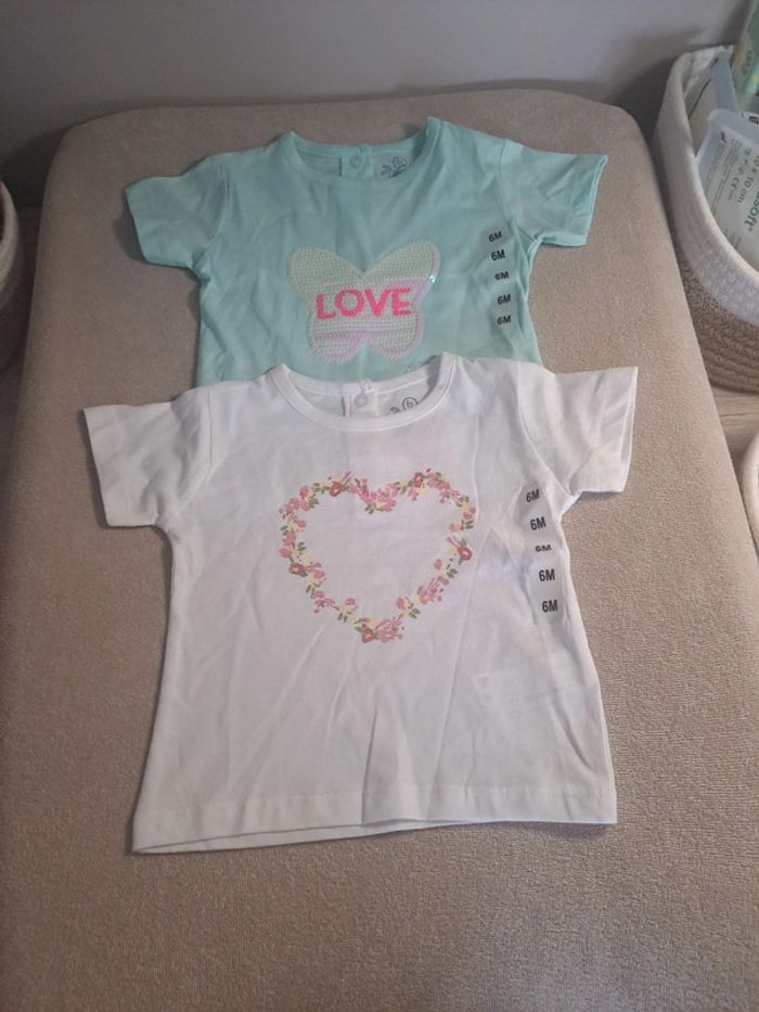 Lot 2 t shirt 9-12 mois