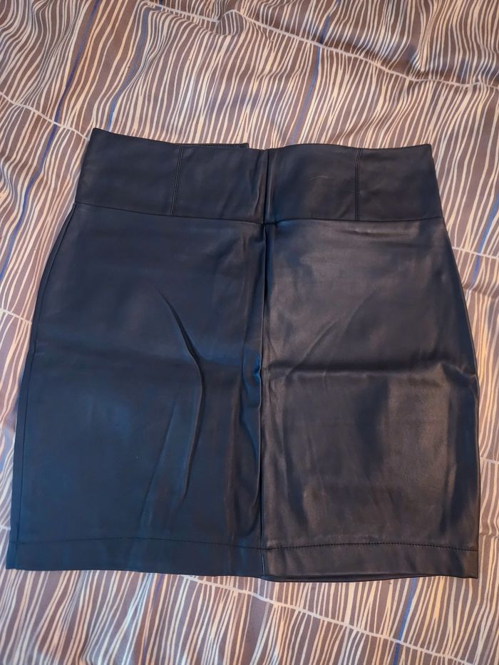 Jupe simili cuir neuve - photo numéro 4