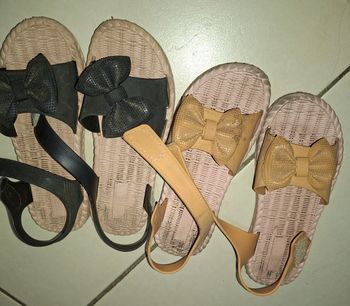 2 paires de sandales taille 35