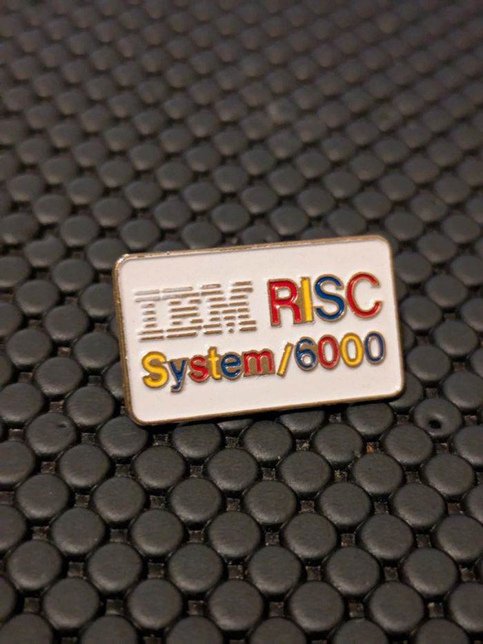Pin's IBM Risc System 6000 color