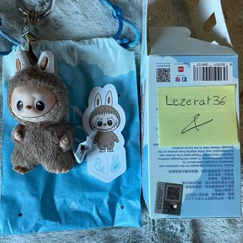 Peluche LABUBU Pin for Love – Lettre & (POP MART)