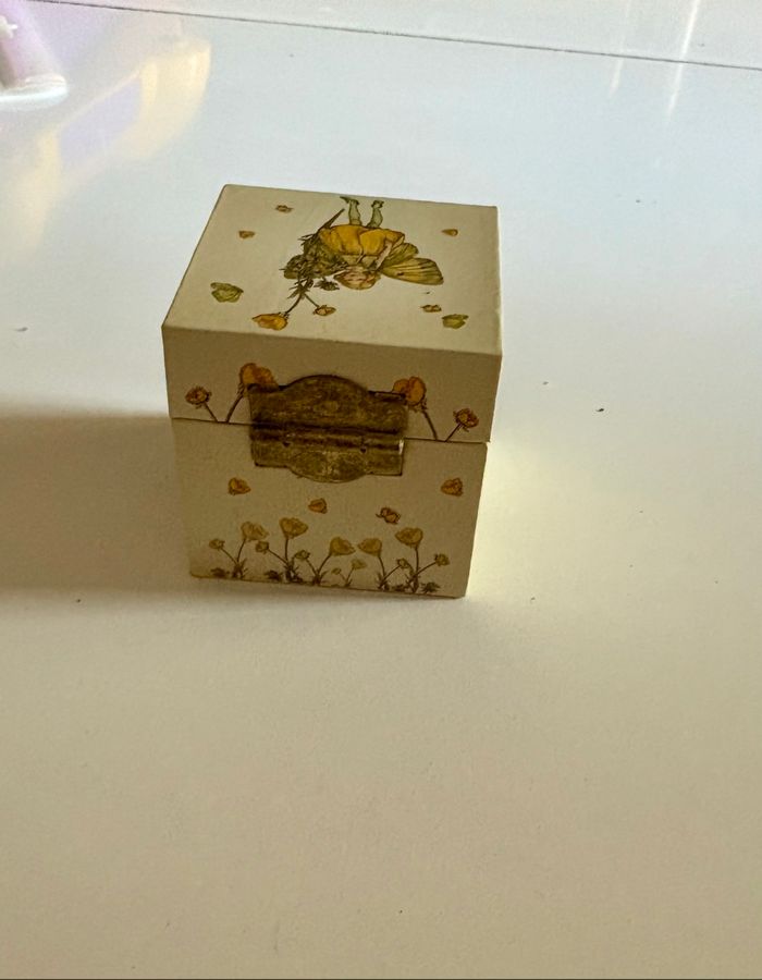 Boîte à dents en bois jaune pastel à motifs floraux - photo numéro 4