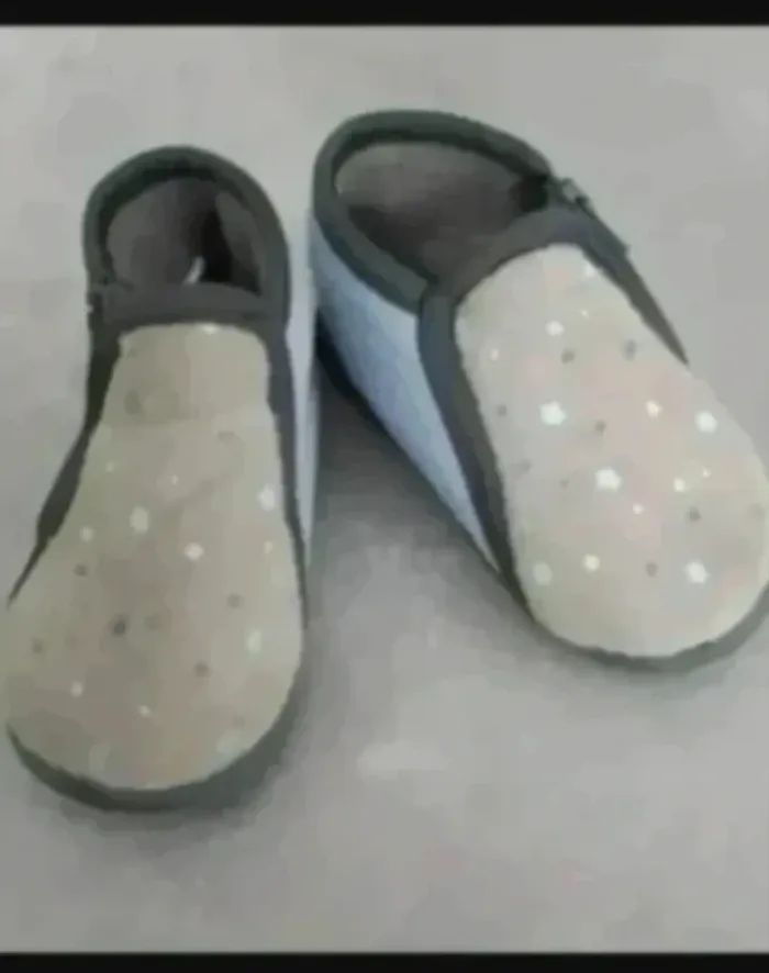 chaussons garçon à fermetures pointure 19 Très bon état