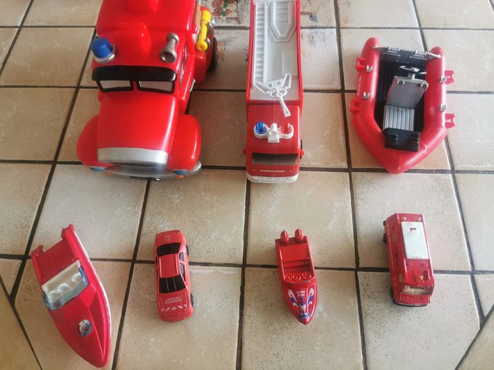 Lot de véhicules sapeurs pompiers