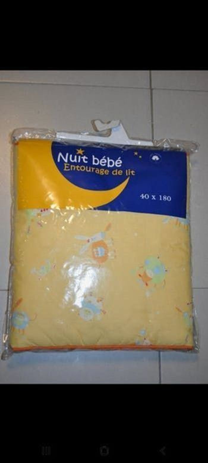 Tour de lit neuf