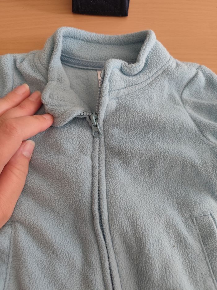 Vends légère polaire bleu bébé - photo numéro 8