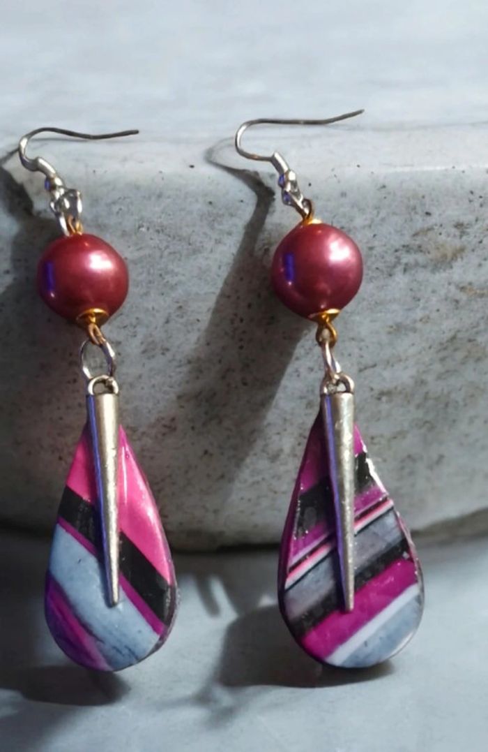 Boucles d'oreilles pendante rose et gris