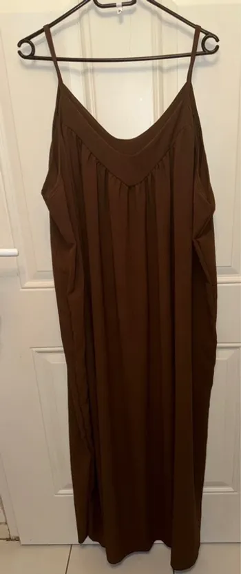 Robe à bretelle grande taille jusqu à 56 couleur chocolat