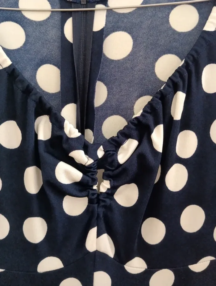 Magnifique combinaison vintage
Marine pois blancs - photo numéro 12