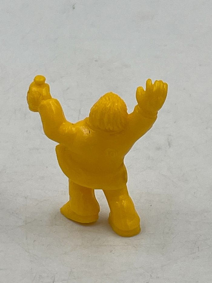 Figurine Matchbox Monster in My Pocket jaune N•39 - photo numéro 2
